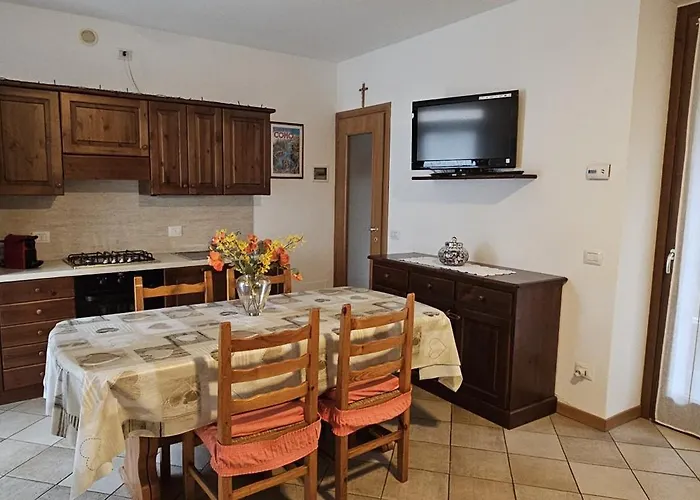 A Due Passi Dal 度假居 曼代洛-德尔拉里奥