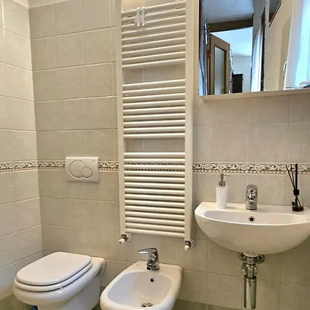 A Due Passi Dal Mandello del Lario